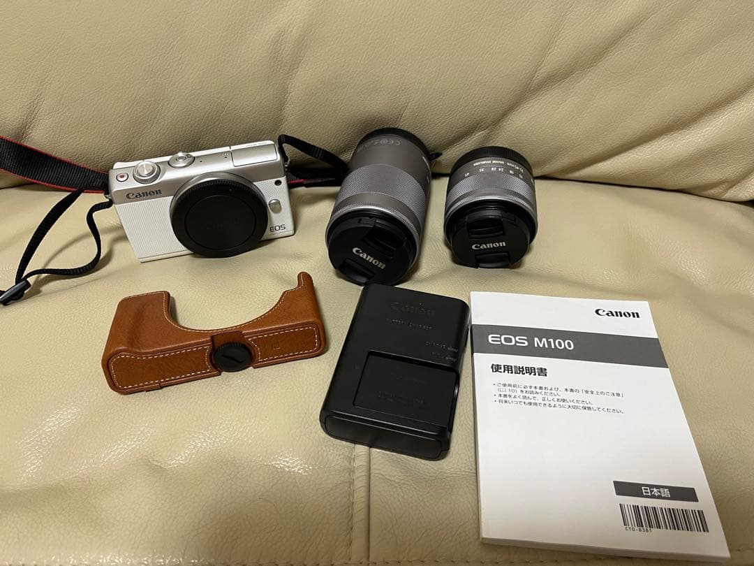 Canon EOS M100 ホワイト レンズ2本・カメラカバー付き