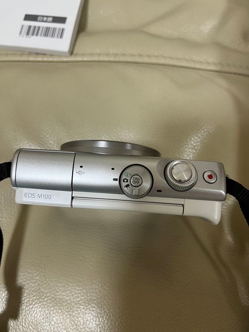 Canon EOS M100 ホワイト レンズ2本・カメラカバー付き