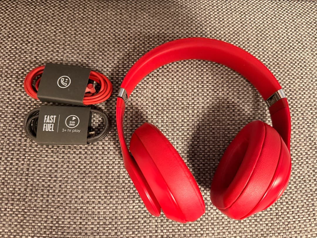 Beats Studio 3 Wireless レッド