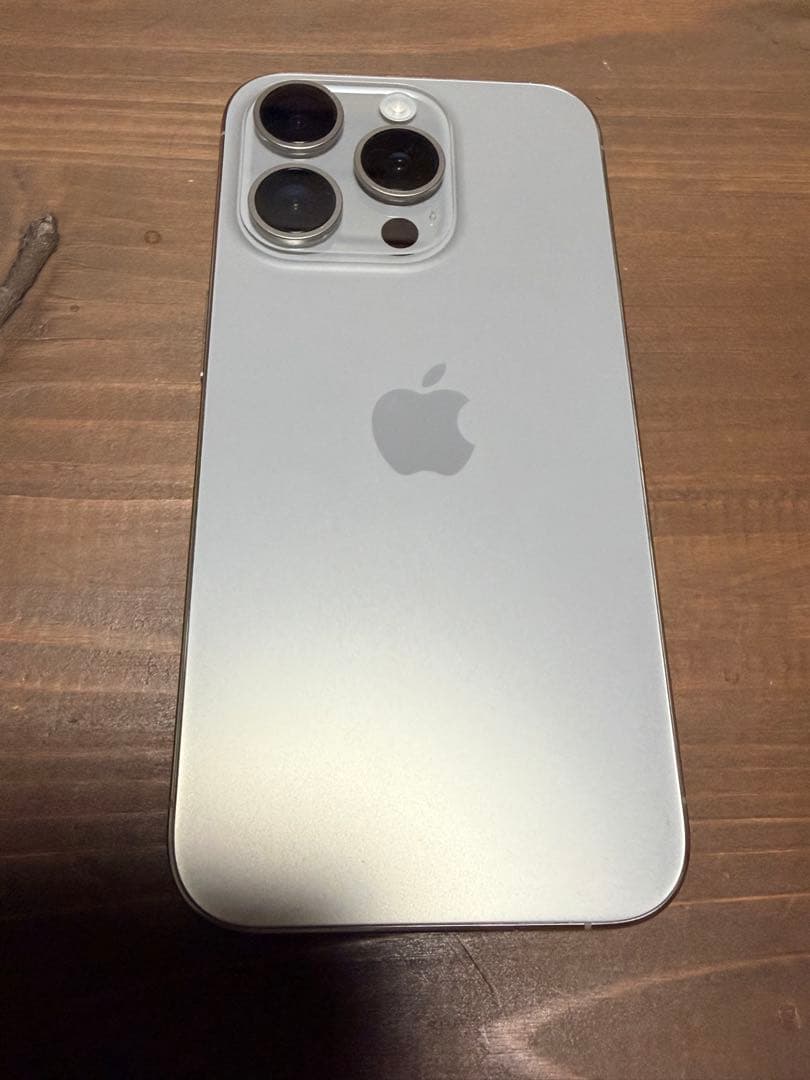 Apple iPhone 15 Pro シルバー 256GB 本体　美品