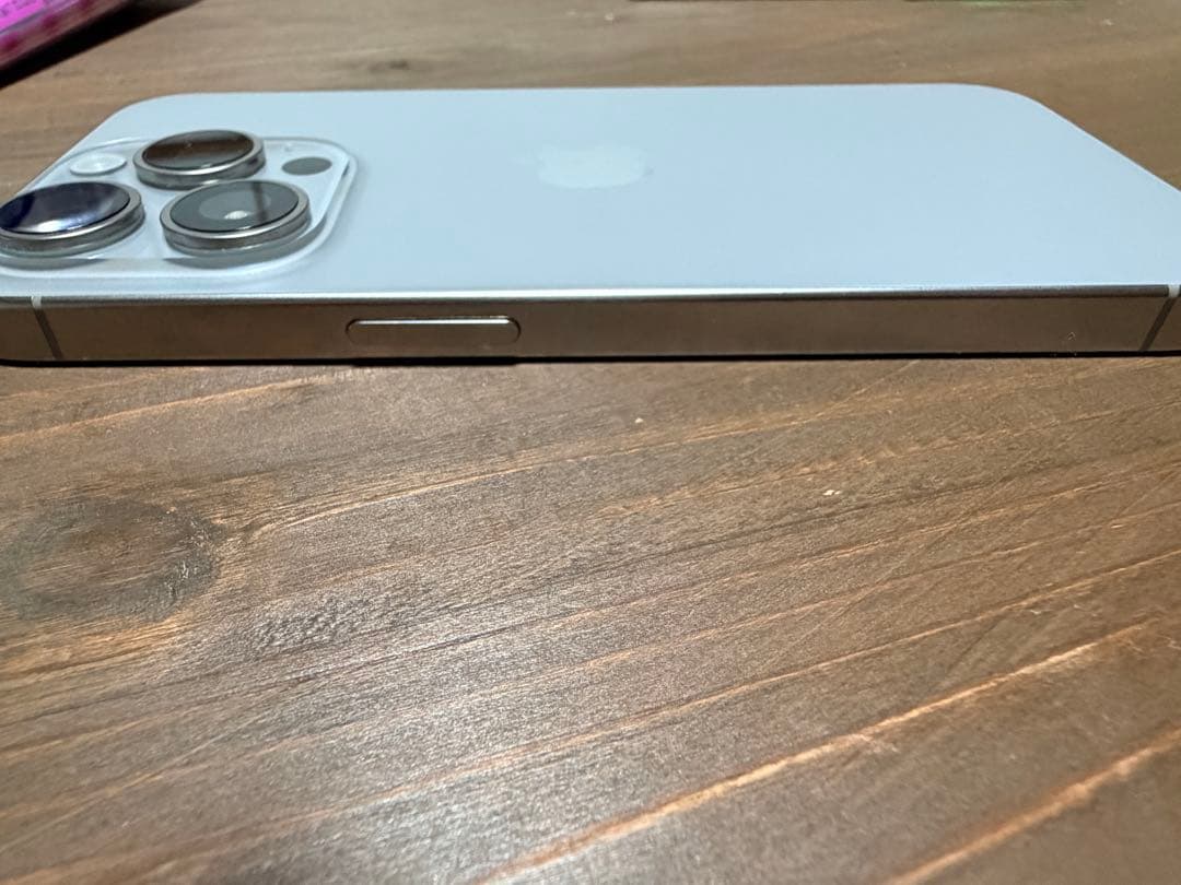 Apple iPhone 15 Pro シルバー 256GB 本体　美品