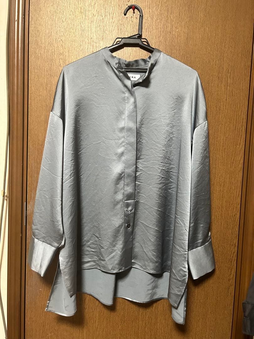 SACRA サクラ　トリアセサテンブラウス