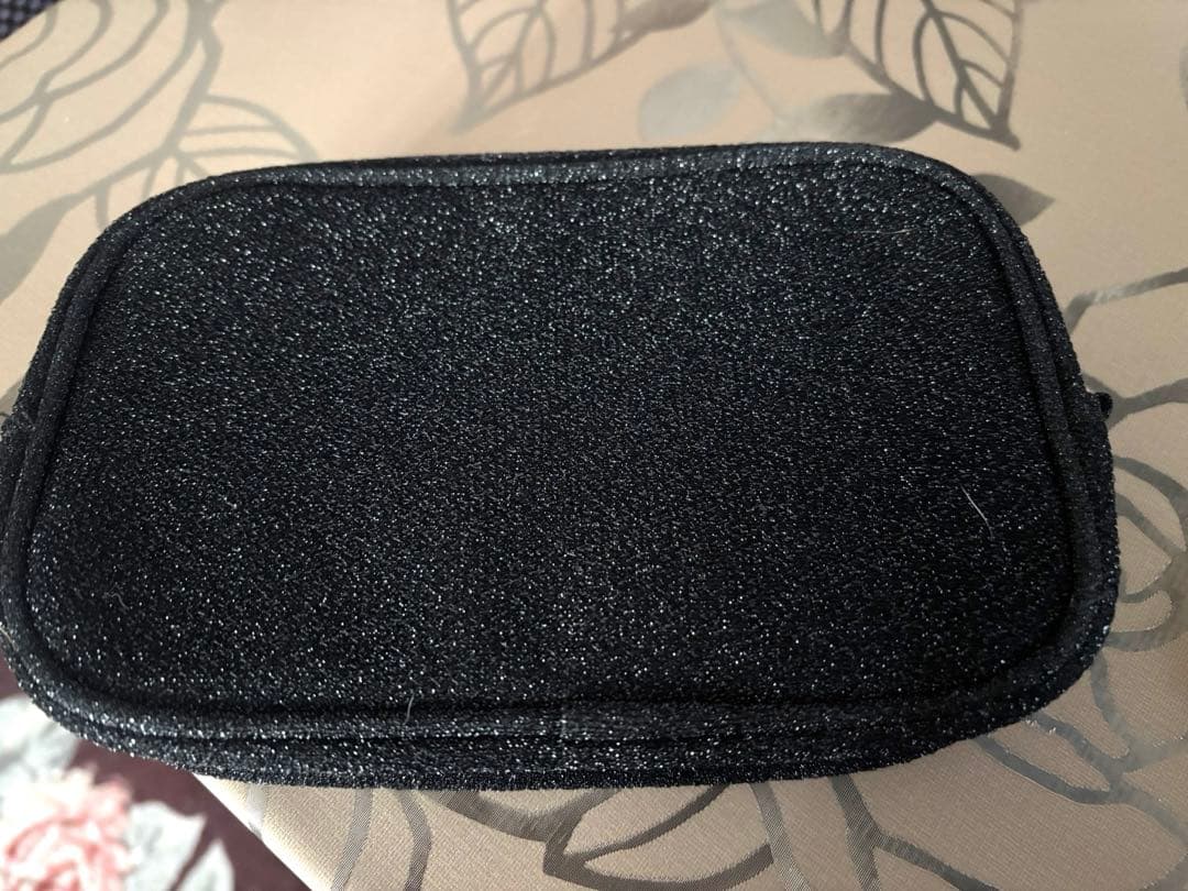 は*ー様 CHANEL BEAUTE ブラックポーチ