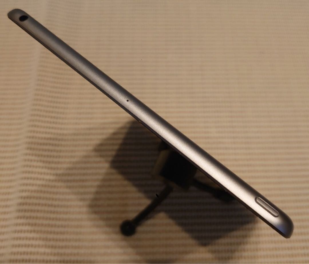 完動品iPad第6世代(A1893)本体128GBグレイ送料込HJF8M