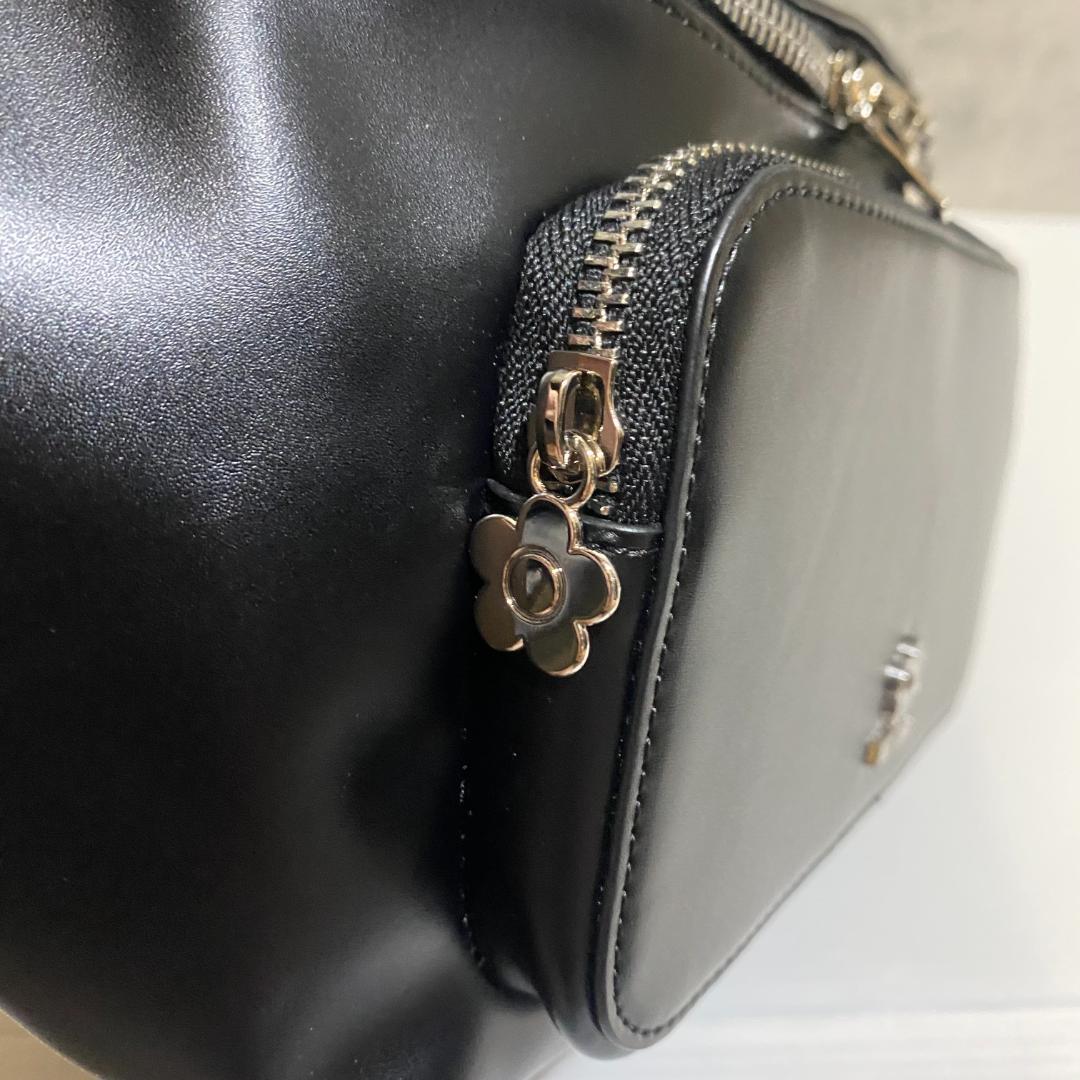 【未使用級】MARY QUANT　レザーボディバッグ