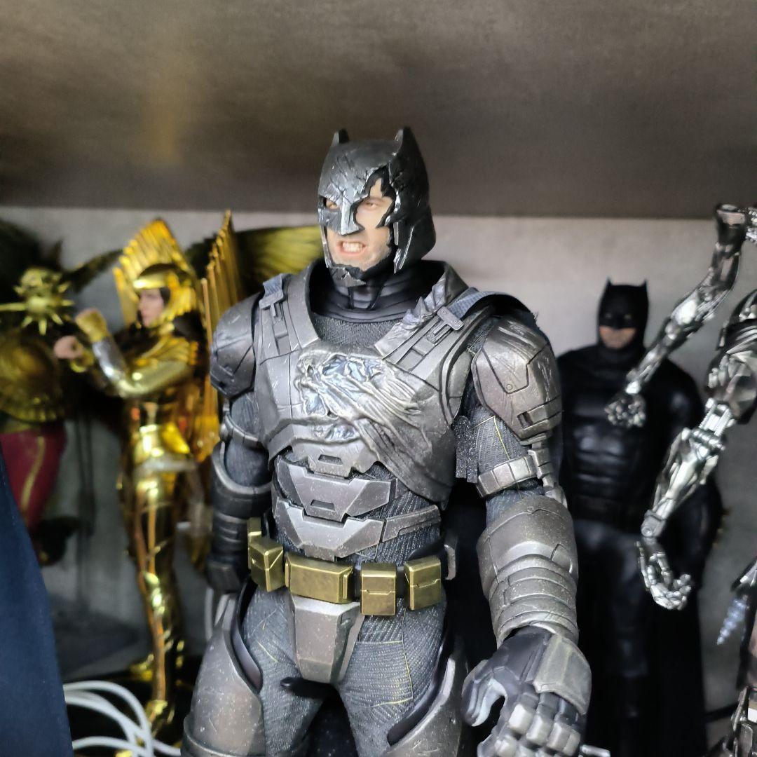 アーマードバットマン 1/6スケール フィギュア　ホットトイズ バトル ダメージ