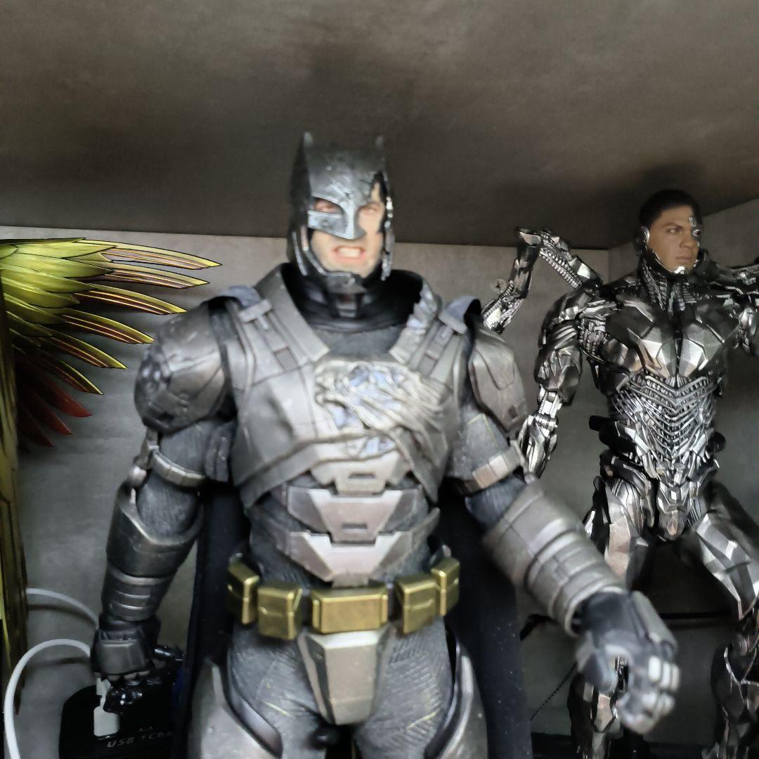 アーマードバットマン 1/6スケール フィギュア　ホットトイズ バトル ダメージ