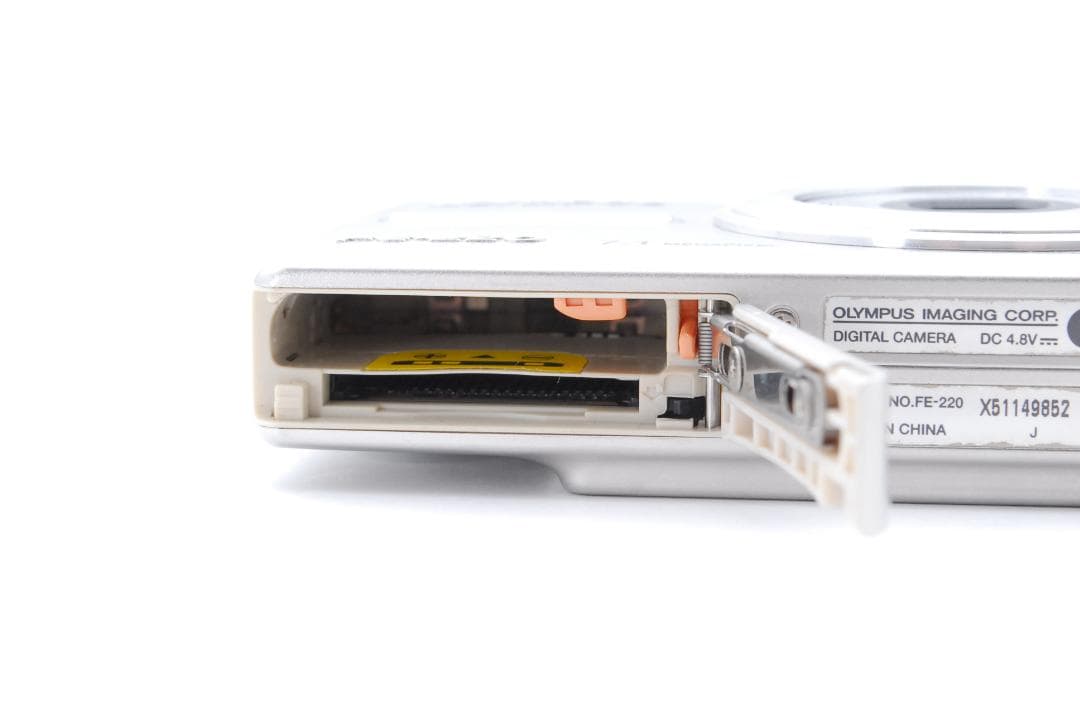 【完動品】OLYMPUS FE-220　オリンパス　コンデジ　シルバー