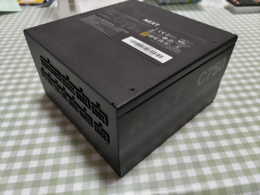 NZXT C750 Gold (2022) 750W電源ユニット