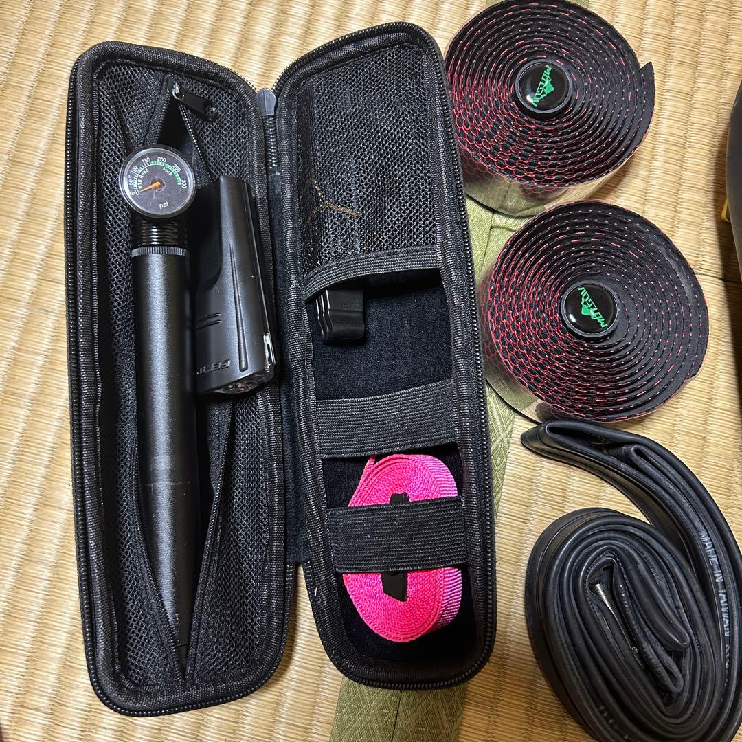 トレック Domane AL4 disc ロードバイク カーボンホイール 付属品