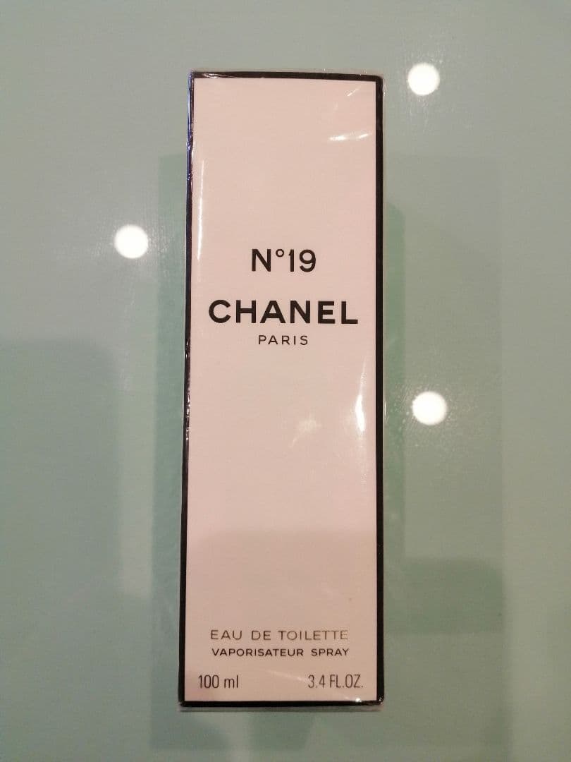 シャネル N゜19 オードゥ トワレット(ヴァポリザター)  100ml