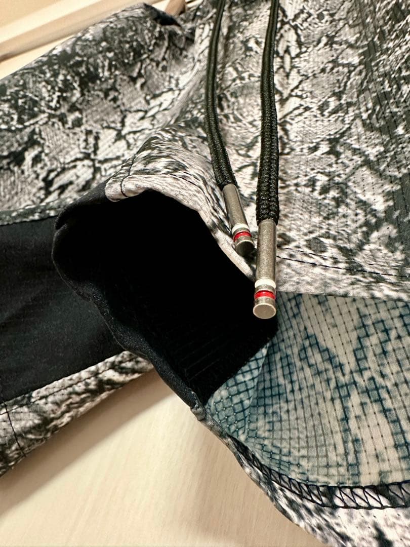 ウォーキング・ランニングウェア PYTHON PATTERN 7 POCKETS RACING SHORTS