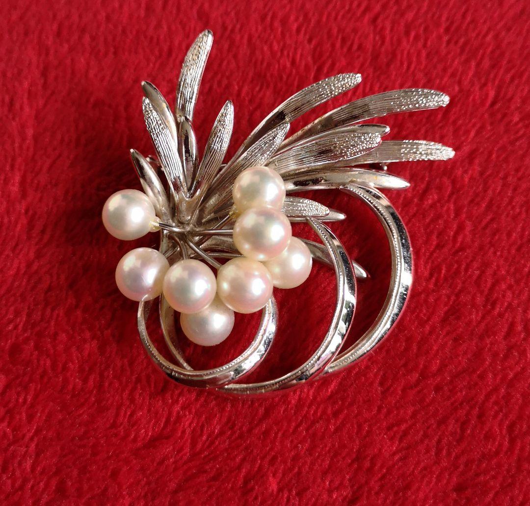 ヴィンテージ シルバー製 ブローチ アコヤ本真珠 8粒装飾 植物モチーフ 447