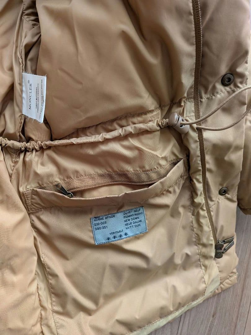 MONCLERモンクレールPARISパリス 青タグ