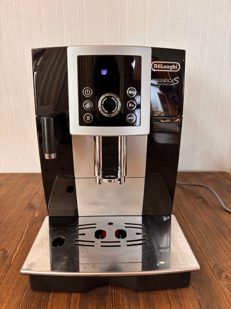 デロンギ　マグニフィカSカプチーノ　全自動　ECAM23260SBN