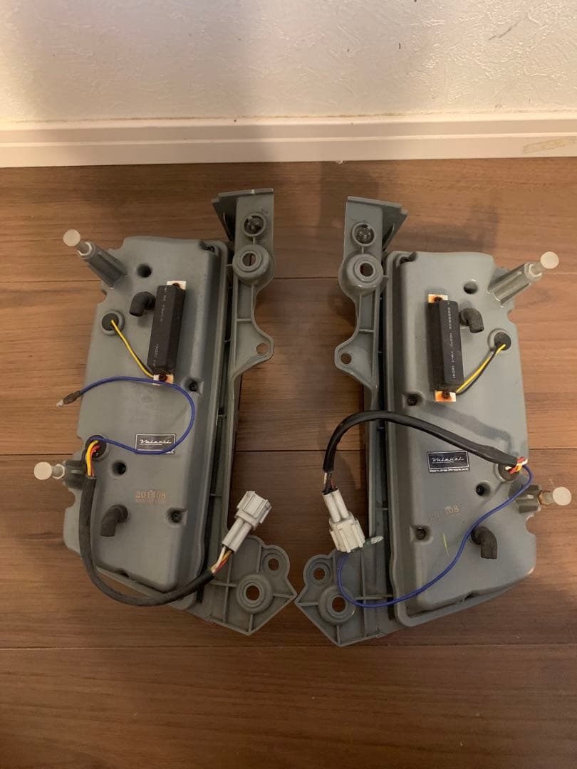 E52 エルグランド Valenti （ヴァレンティ）テールランプ レッド