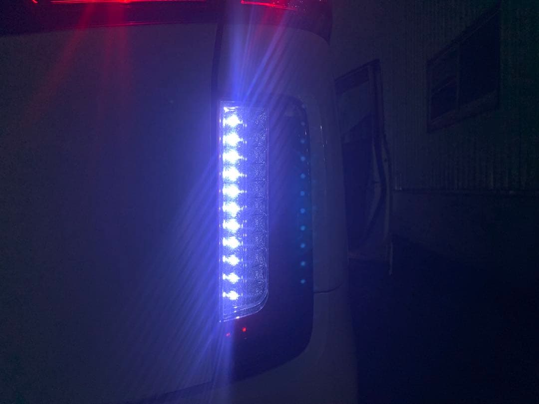 E52 エルグランド Valenti （ヴァレンティ）テールランプ レッド