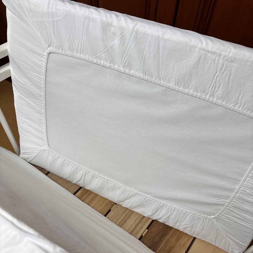 カトージ　木製ホワイトミニミニベビーベッド キャスター付き