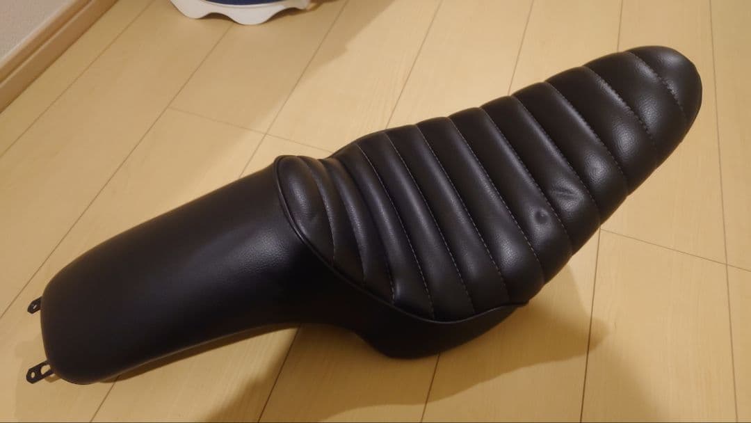 ヤマハ　bolt 社外シート