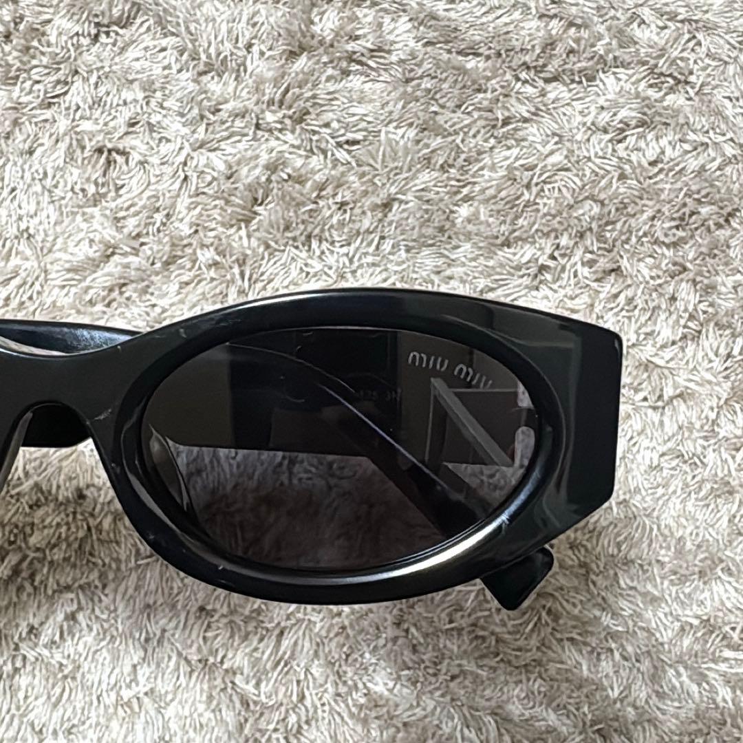 MIU MIU ブラックサングラス ケース付き