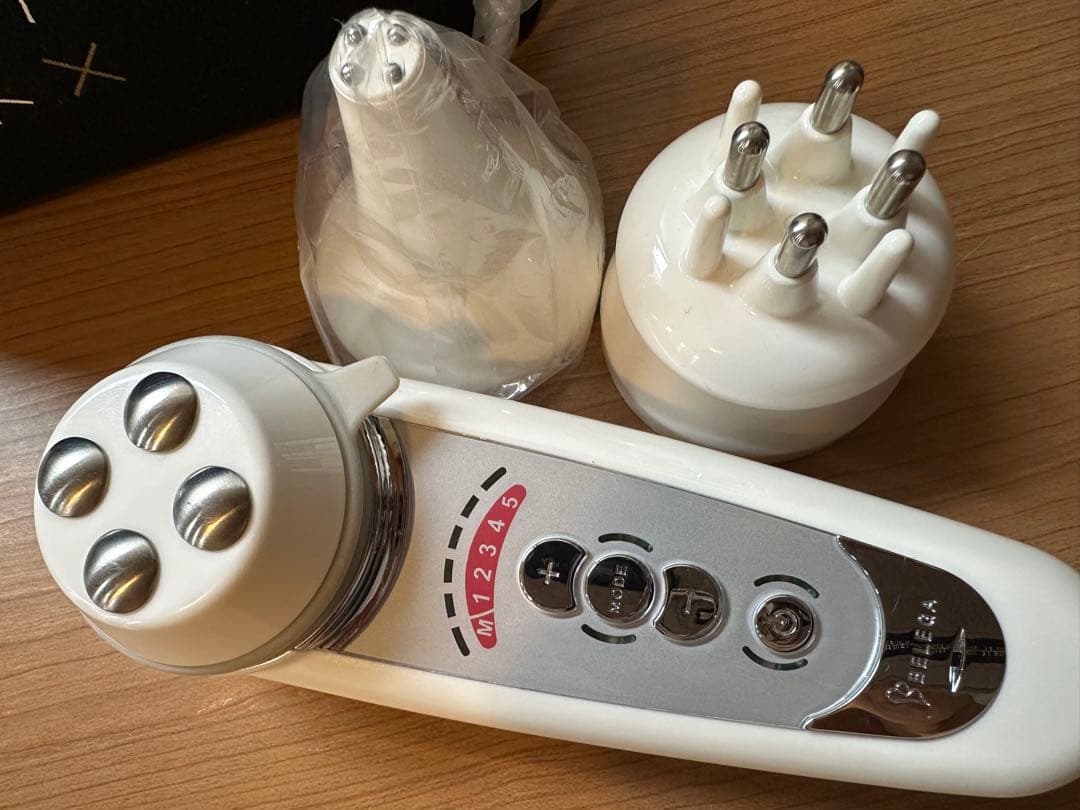 田中みなみもオススメ♪セルキュア　美顔器 ホワイト 交換用ヘッド付き