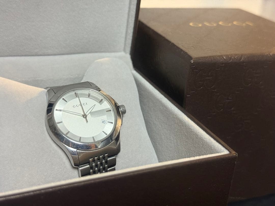 GUCCI メンズ 時計 Gラウンドデイト ホワイト&シルバー