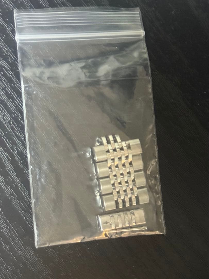 GUCCI メンズ 時計 Gラウンドデイト ホワイト&シルバー