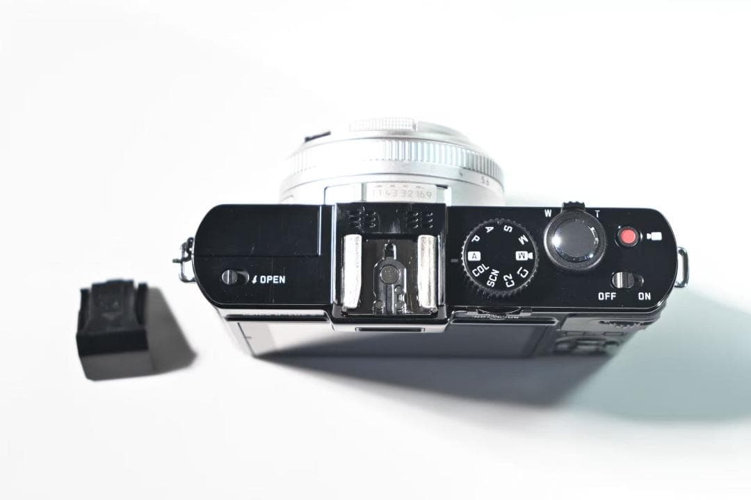 【美品　完動品】D-LUX 6 100周年　デジタルカメラ シルバー　ライカ