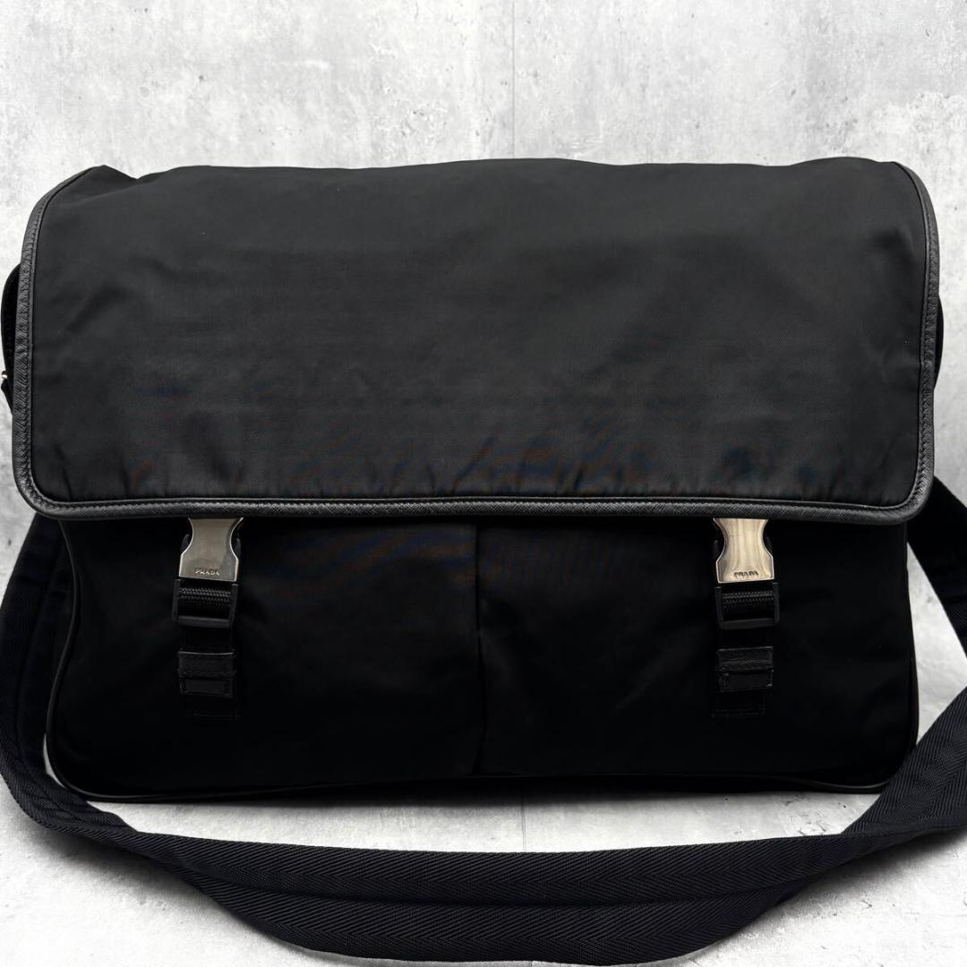 【美品/A4可】プラダ メッセンジャーバッグ　三角ロゴ　斜め掛け レザー　黒