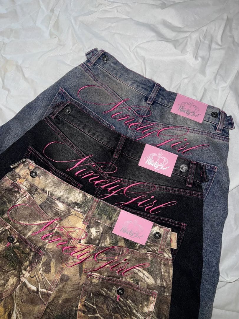 リアルツリー　Ninety Girl Logo Buggy Denim Pant