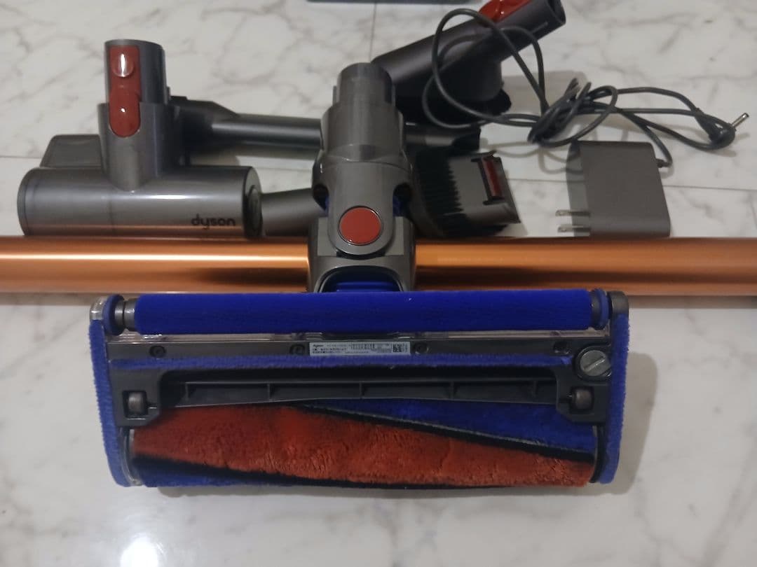 ア*ル様 Dyson V10／SV12 Fluffy 本体＋付属品 動作確認済