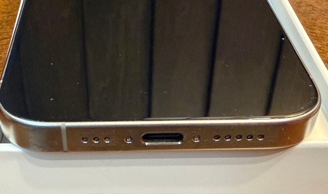 【美品】iPhone 15 Pro 256GB ナチュラルチタニウム