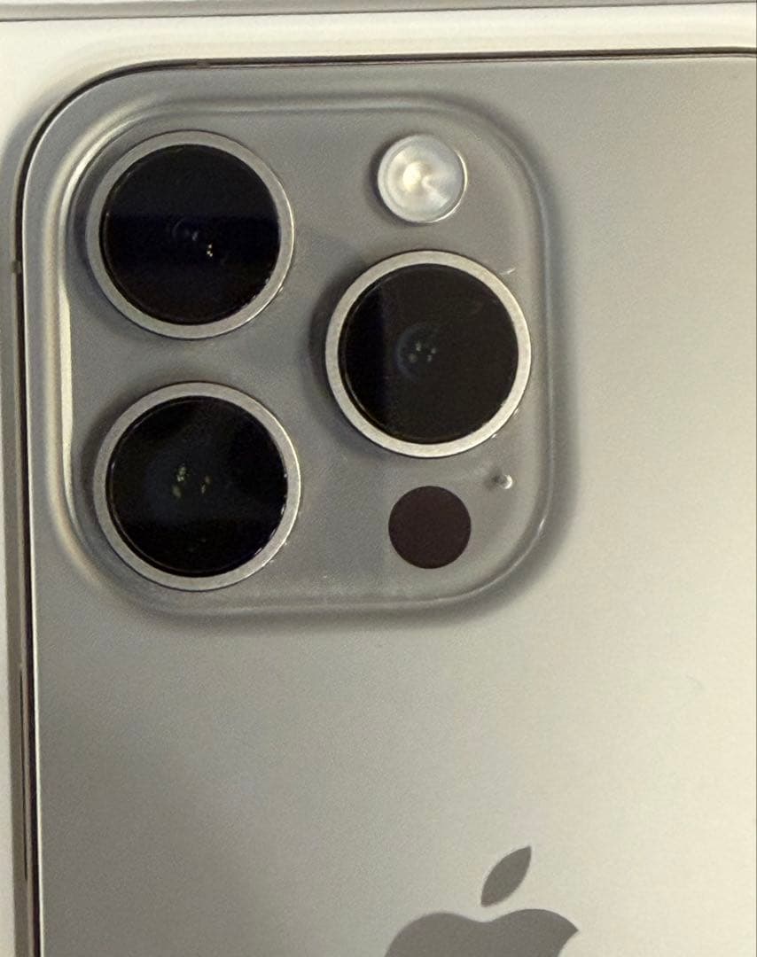 【美品】iPhone 15 Pro 256GB ナチュラルチタニウム