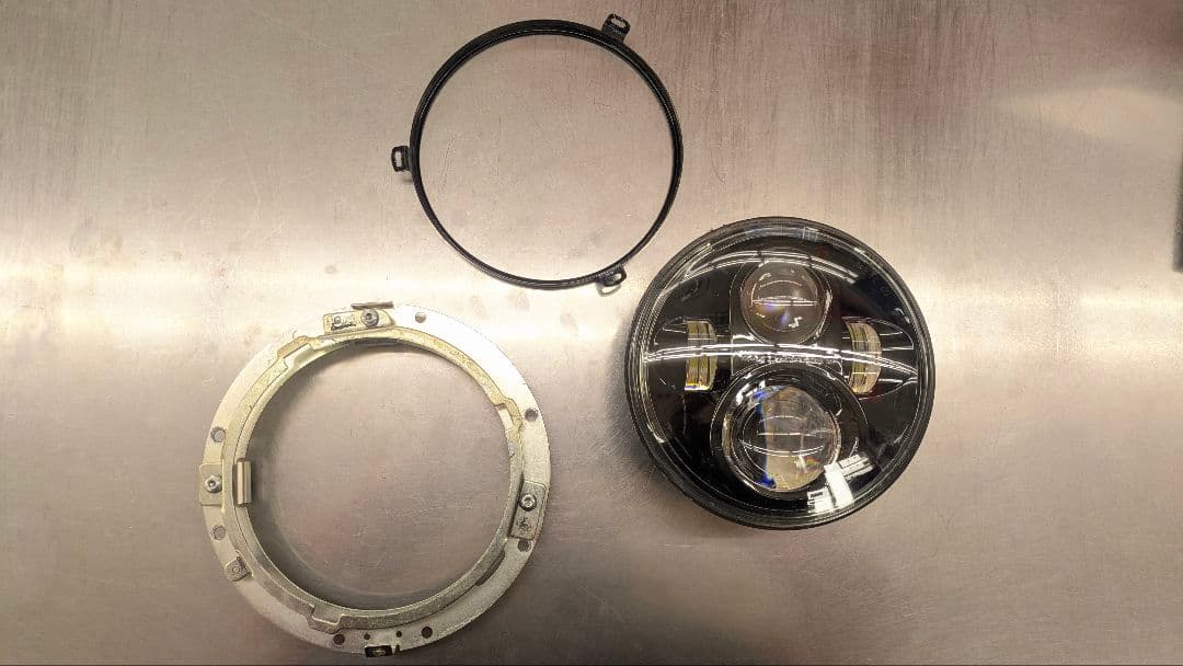 ハーレー純正　デーメーカー　7インチLEDヘッドライト　67700041A