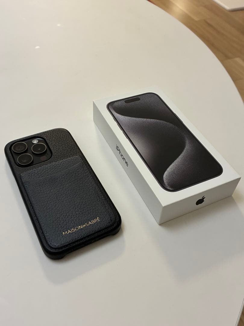 【値下げ3/15】Apple iPhone 15 Pro ブラック + ケース