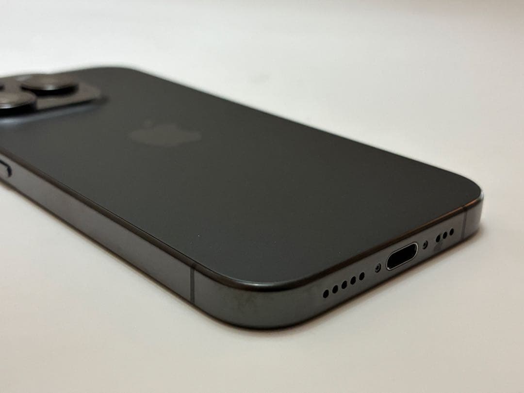 【値下げ3/15】Apple iPhone 15 Pro ブラック + ケース