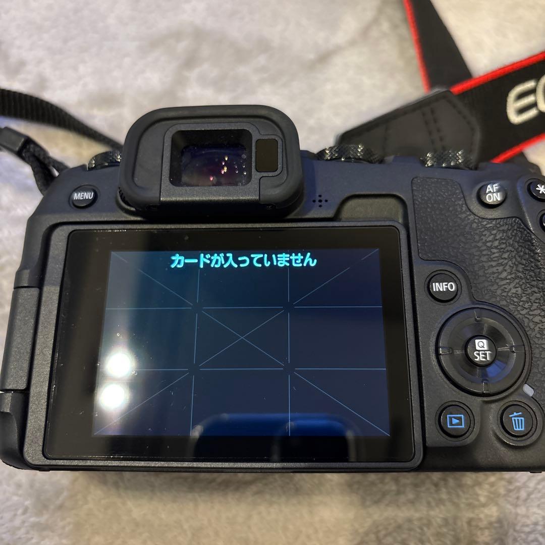 Canon EOS RP ミラーレス一眼 カメラ、充電器(バック付