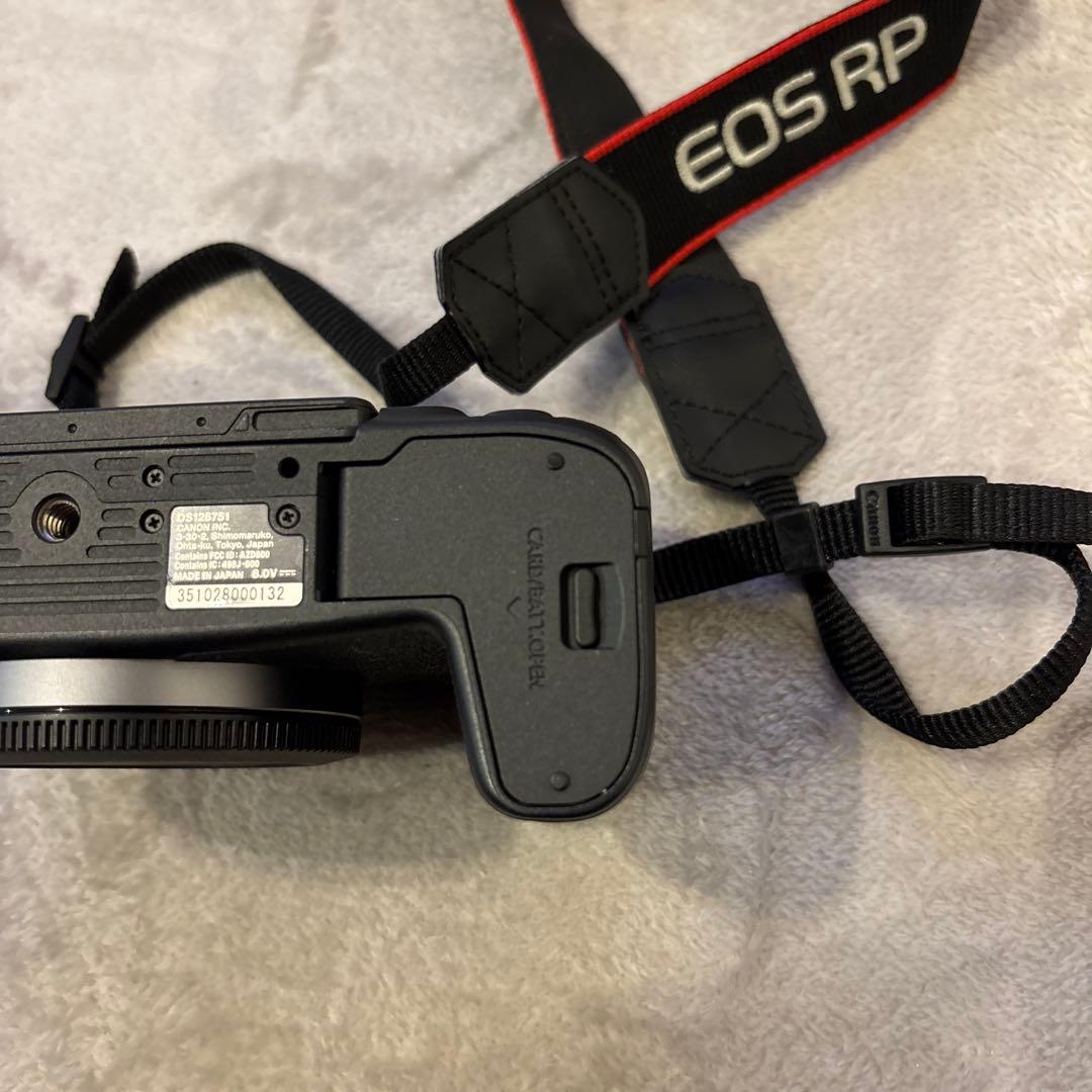 Canon EOS RP ミラーレス一眼 カメラ、充電器(バック付