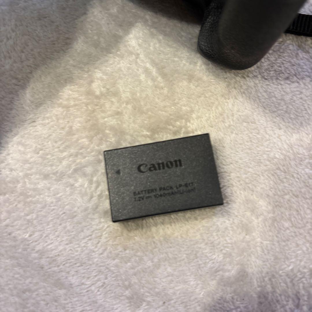 Canon EOS RP ミラーレス一眼 カメラ、充電器(バック付