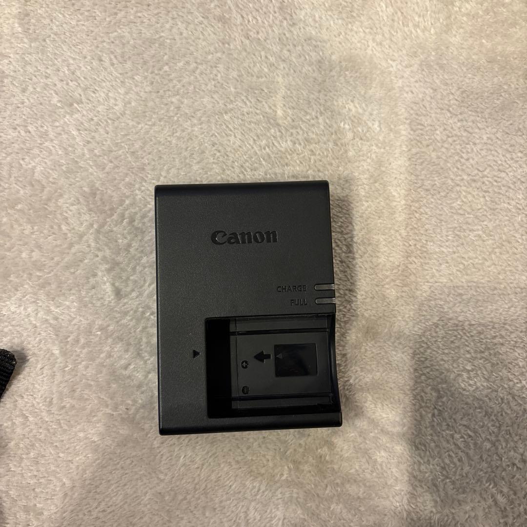 Canon EOS RP ミラーレス一眼 カメラ、充電器(バック付