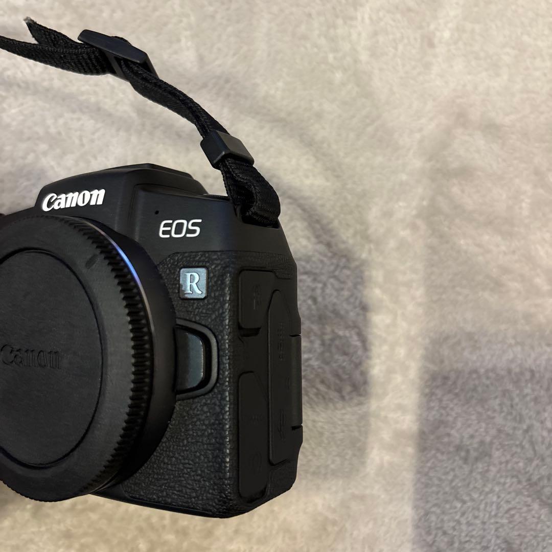 Canon EOS RP ミラーレス一眼 カメラ、充電器(バック付