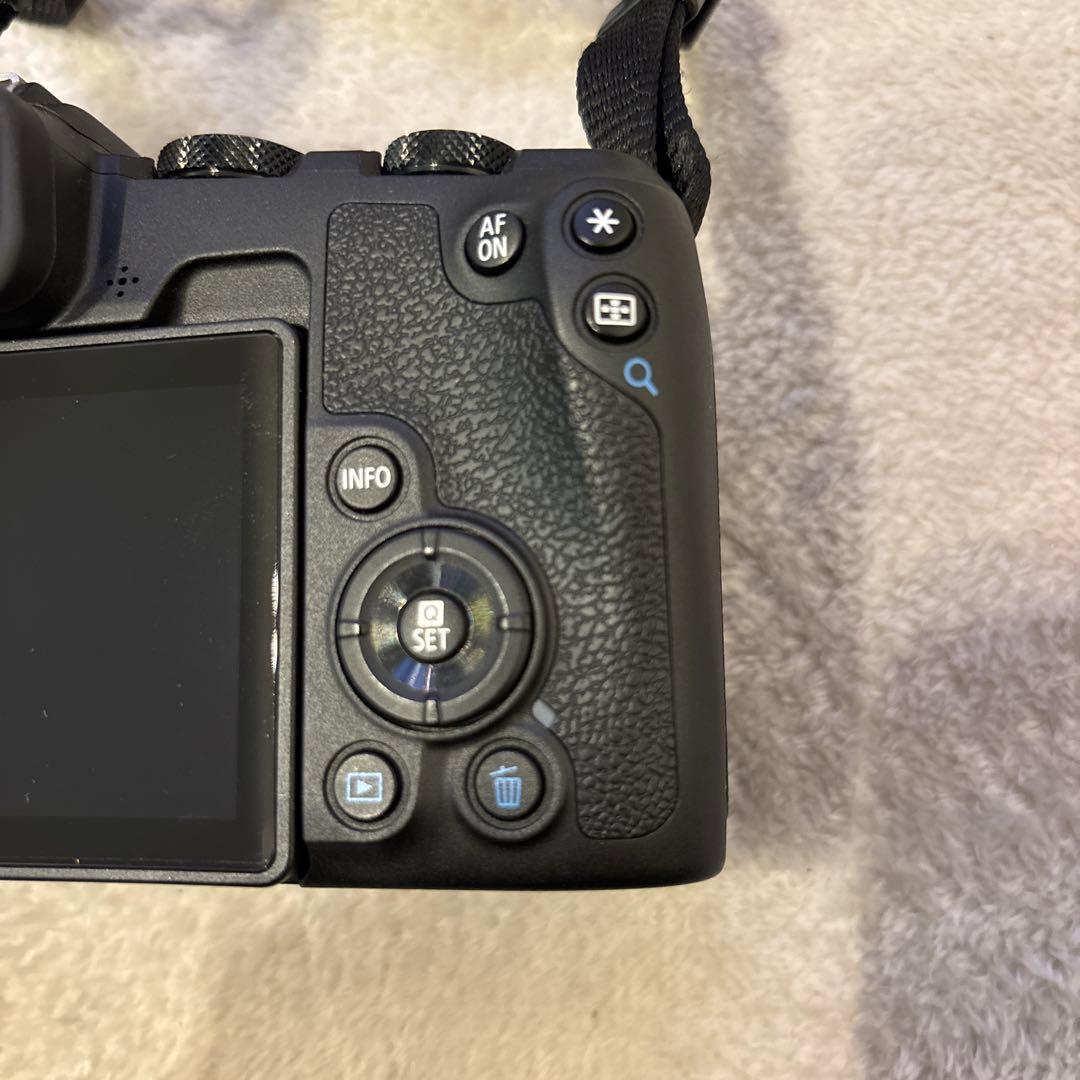 Canon EOS RP ミラーレス一眼 カメラ、充電器(バック付