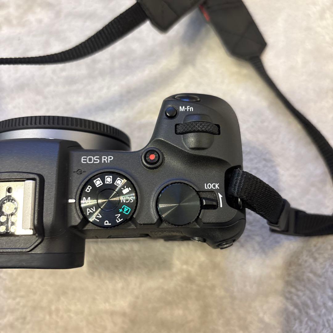 Canon EOS RP ミラーレス一眼 カメラ、充電器(バック付