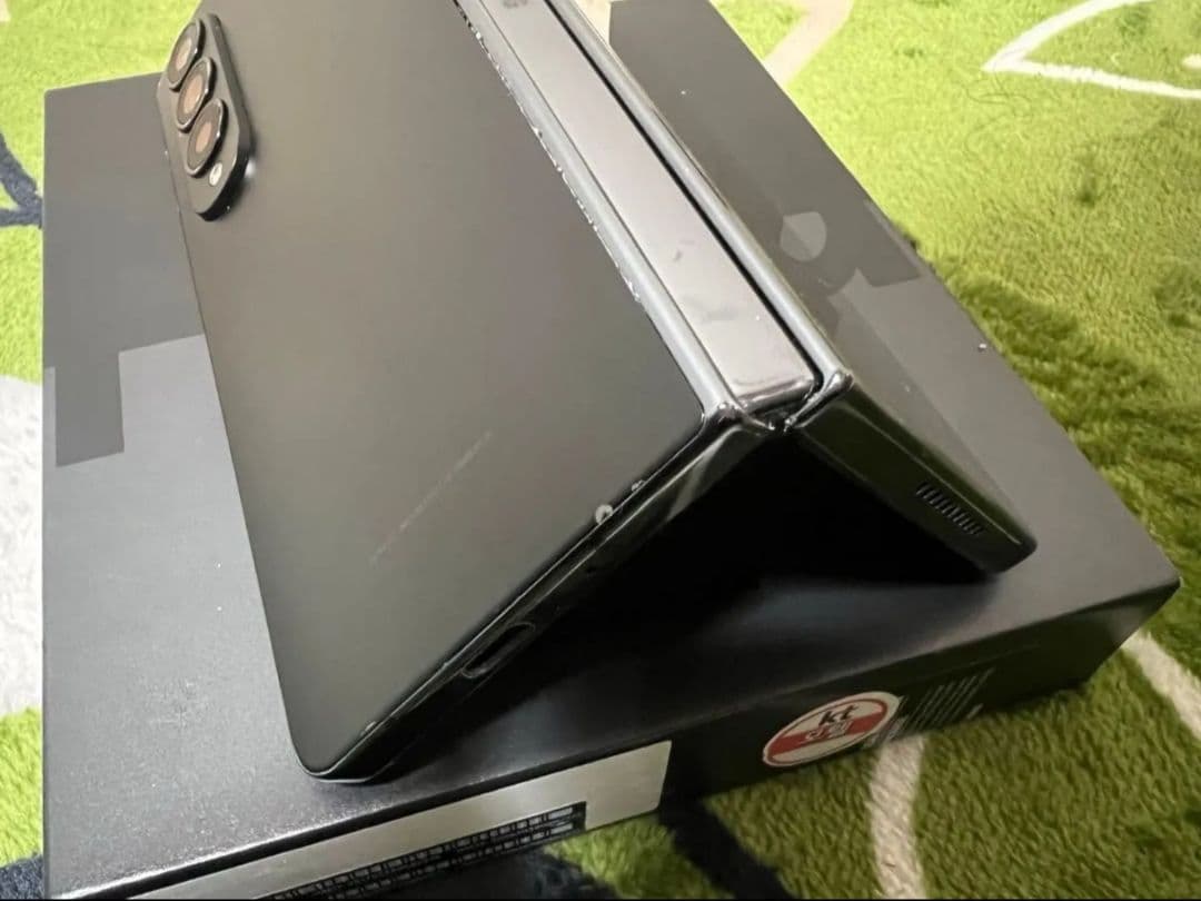 Samsung Galaxy Z Fold4 本体