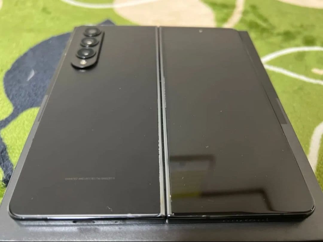 Samsung Galaxy Z Fold4 本体