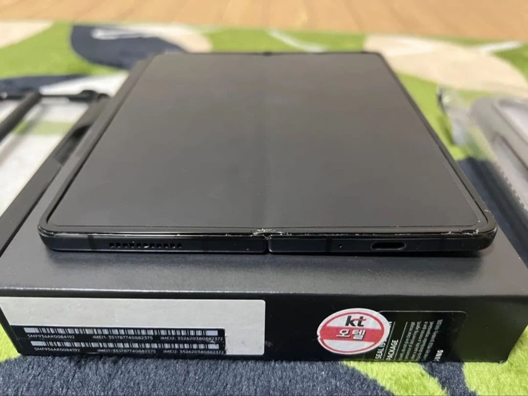 Samsung Galaxy Z Fold4 本体