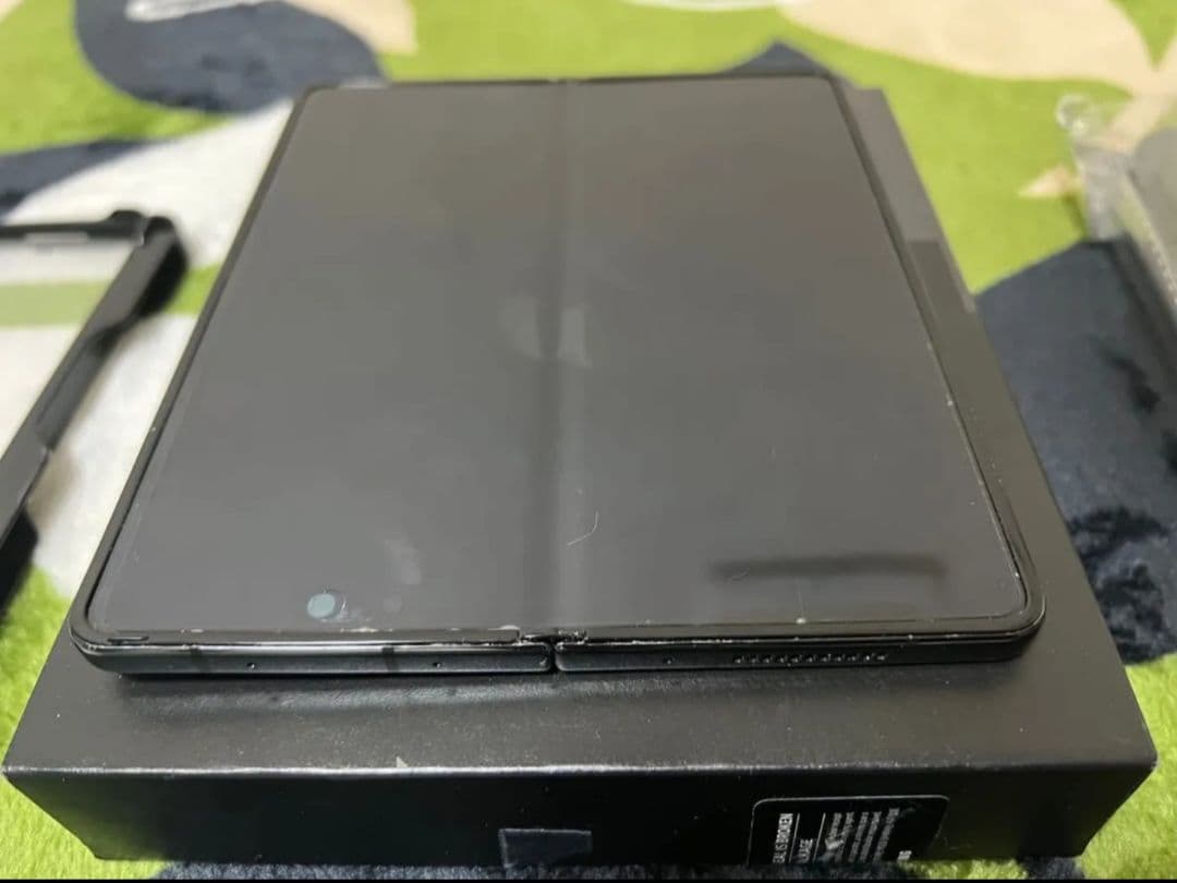 Samsung Galaxy Z Fold4 本体