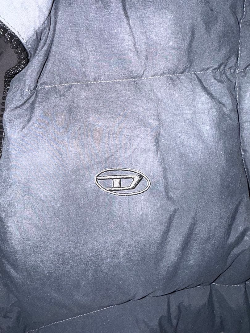 専用ディーゼル　ダウンベスト　メンズ　46 MからＬ　新品同様