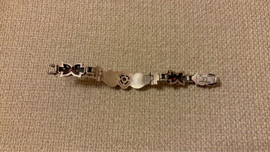 Leathers and Treasuresスクロールハートブレスレット 赤