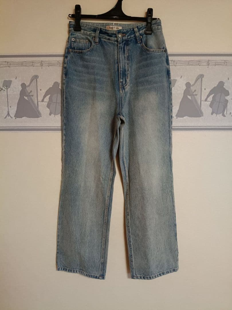 専用　新品タグ　アプ SLIMストレートデニム